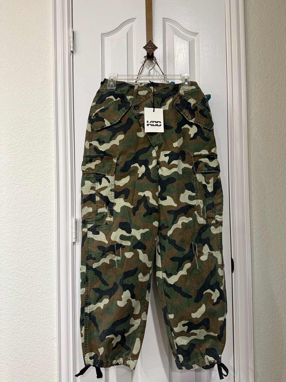 KBB by Kahlana Size Small, NWT Camo Cargo Jogger Pants - Green Camouflage - Picture 3 of 8